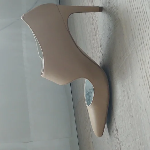 BCBGeneration Heels - Picture 3 of 6